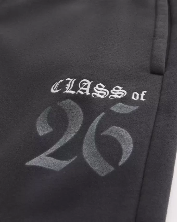 Luokassa 26 graafista Super Baggy collegehousua