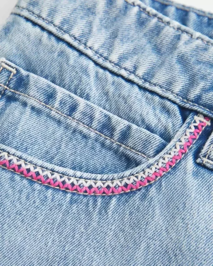 Matala vaaleanpunainen brodeerattu vaalea pesu Denim Mini Skort Matala vaaleanpunainen brodeerattu vaalea pesu Denim Mini Skort