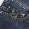 Matalat Dark Wash brodeeratut farkkushortsit Matalat Dark Wash brodeeratut farkkushortsit