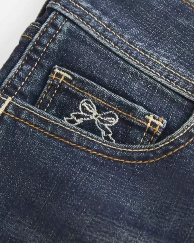 Matalat Dark Wash brodeeratut farkkushortsit Matalat Dark Wash brodeeratut farkkushortsit