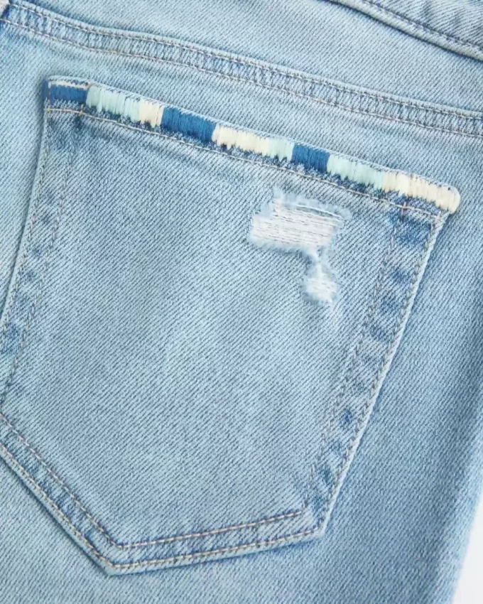Matalat, revityt vaalean pesun brodeeratut bootcut farkut Matalat, revityt vaalean pesun brodeeratut bootcut farkut