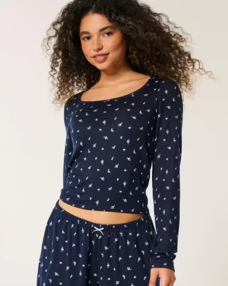 Mukava kukkakuvioinen pyjamatoppi