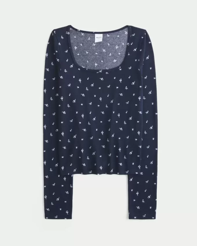 Mukava kukkakuvioinen pyjamatoppi Mukava kukkakuvioinen pyjamatoppi