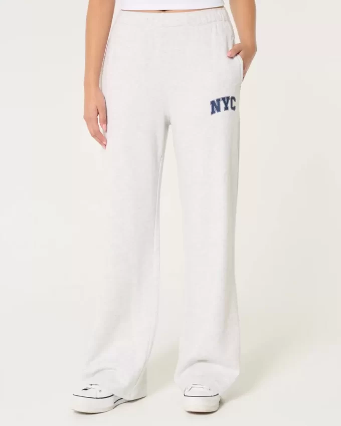 NYC Graphic Fleece leveälahkeiset housut NYC Graphic Fleece leveälahkeiset housut