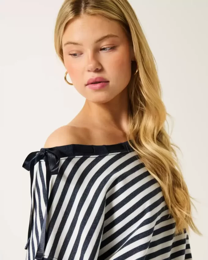 Off-the-Shoulder Tie -huppari