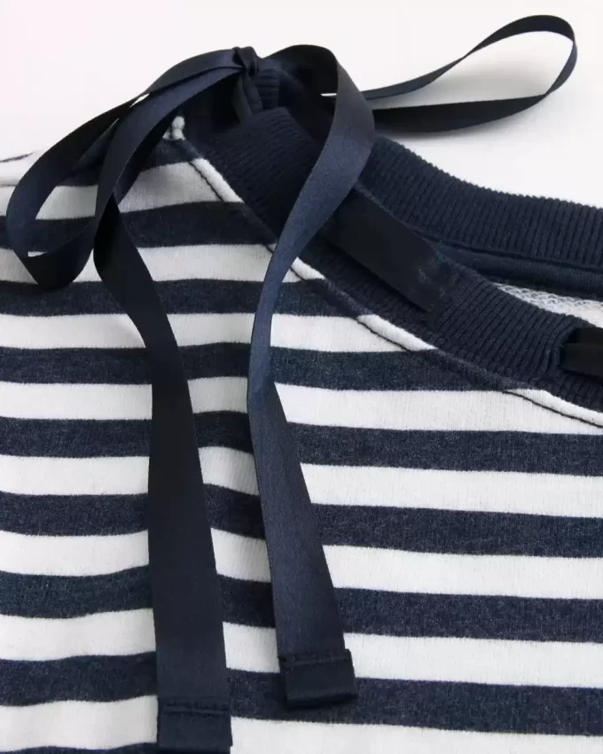 Off-the-Shoulder Tie -huppari