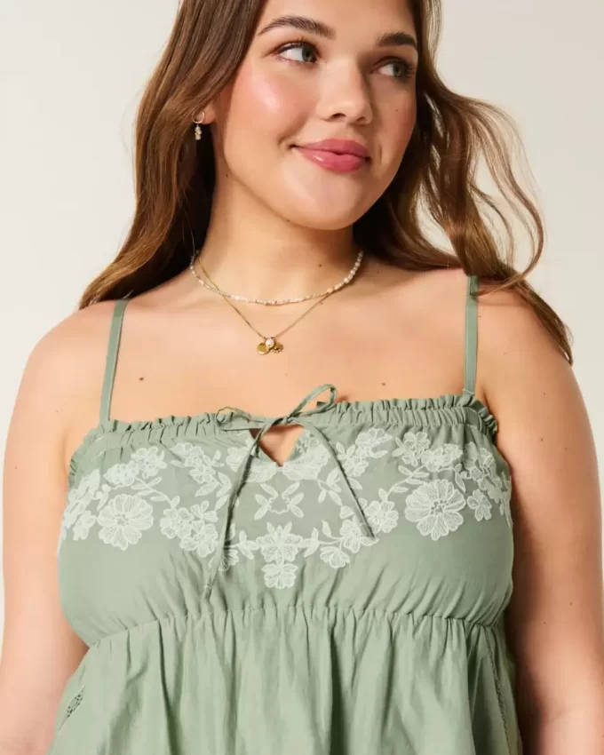 Olkaimeton brodeerattu Babydoll-mekko Olkaimeton brodeerattu Babydoll-mekko