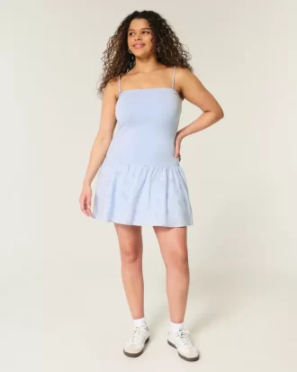 Olkaimeton Drop-Wist -neulottu minimekko