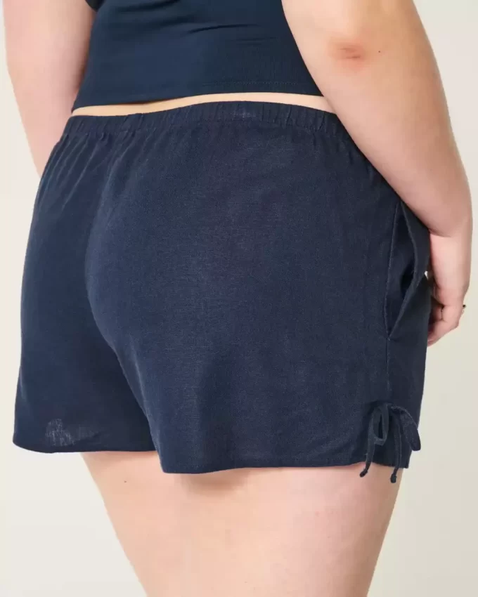 Pehmeät pellavasekoiteiset shortsit