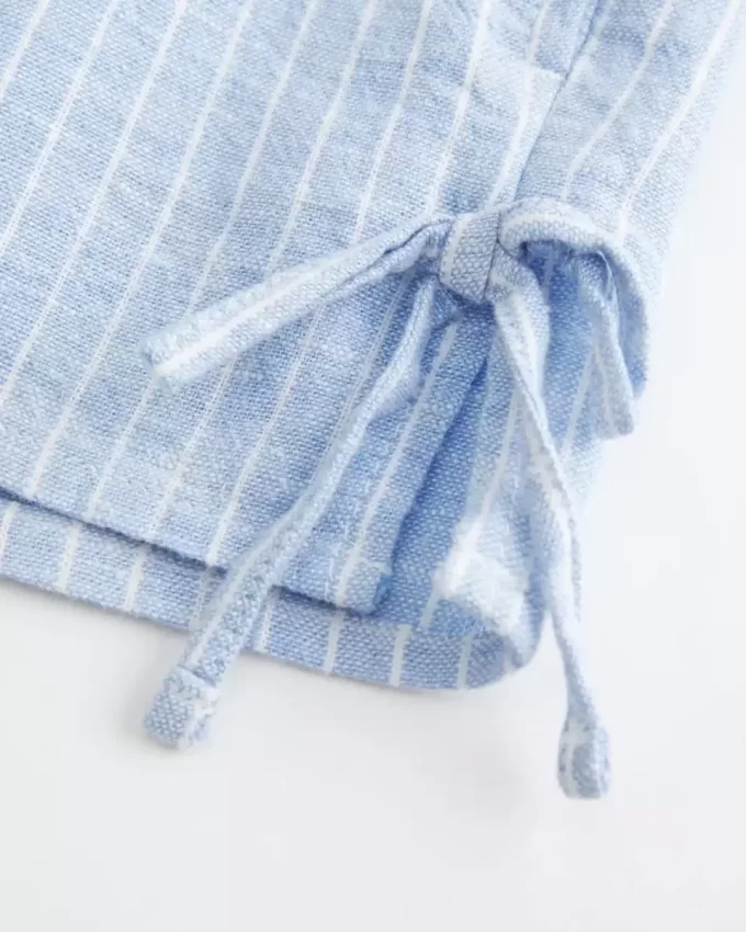 Pehmeät pellavasekoiteiset shortsit