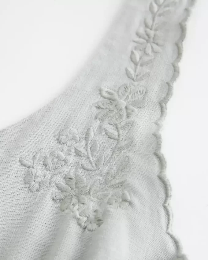 Pellavasekoitetta nappipäällinen