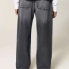 Pestyt mustat Baggy-farkut Pestyt mustat Baggy-farkut