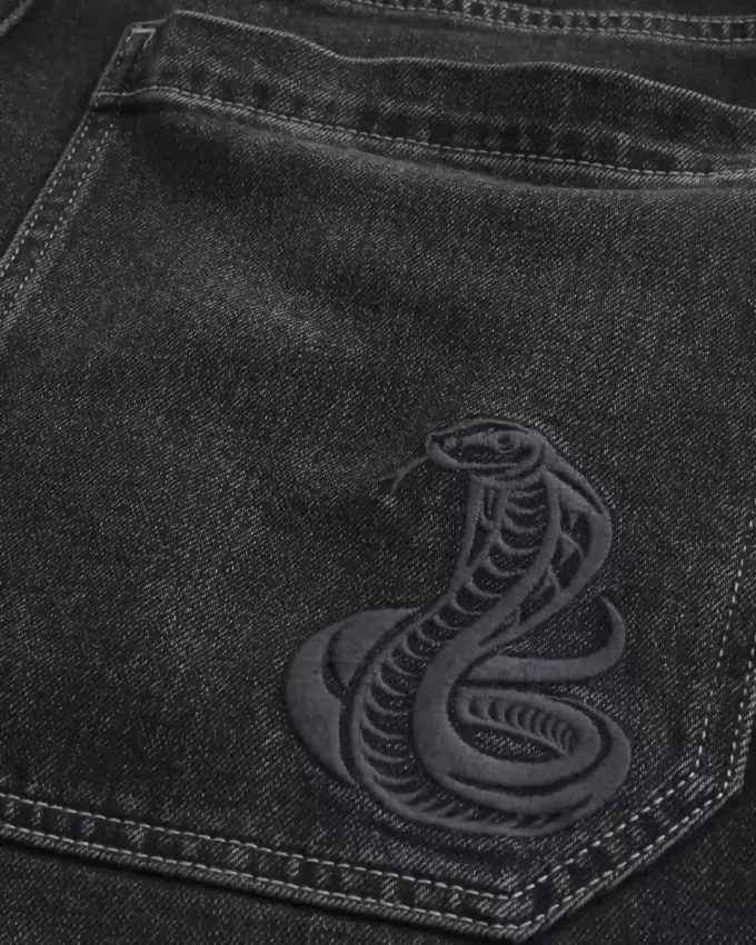 Pestyt mustat brodeeratut Snake Skater Baggy -farkut Pestyt mustat brodeeratut Snake Skater Baggy -farkut