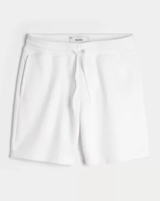 Polven yläpuolella fleece-shortsit