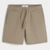 Polven yläpuolella fleece-shortsit Polven yläpuolella fleece-shortsit