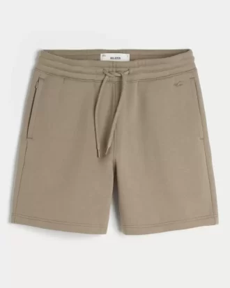 Polven yläpuolella fleece-shortsit
