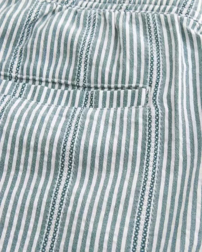 Polven yläpuolella ulottuvat Seersucker shortsit Polven yläpuolella ulottuvat Seersucker shortsit