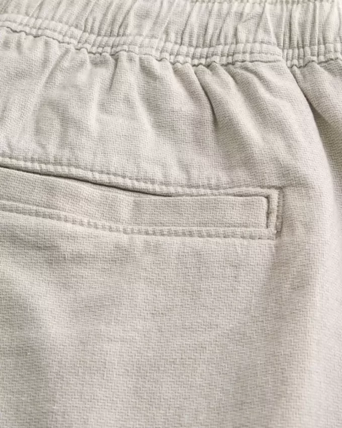 Polven yläpuolelle ulottuvat pellavasekoitusshortsit Polven yläpuolelle ulottuvat pellavasekoitusshortsit