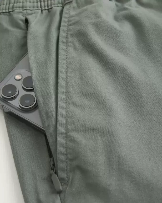 Polven yläpuolelle ulottuvat Twill-shortsit Polven yläpuolelle ulottuvat Twill-shortsit