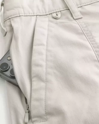 Polvia vasten viilentävät golfshortsit