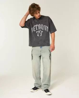 Raskas Baggy Crop Detroit Graphic Football T-paita