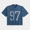 Raskas Baggy Crop Varsity Graphic Football T-paita Raskas Baggy Crop Varsity Graphic Football T-paita