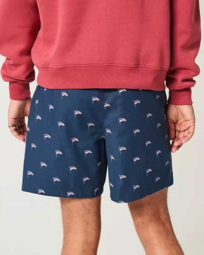 Reiden puoliväliin ulottuvat American Flag -kuvioiset vetoshortsit Reiden puoliväliin ulottuvat American Flag -kuvioiset vetoshortsit
