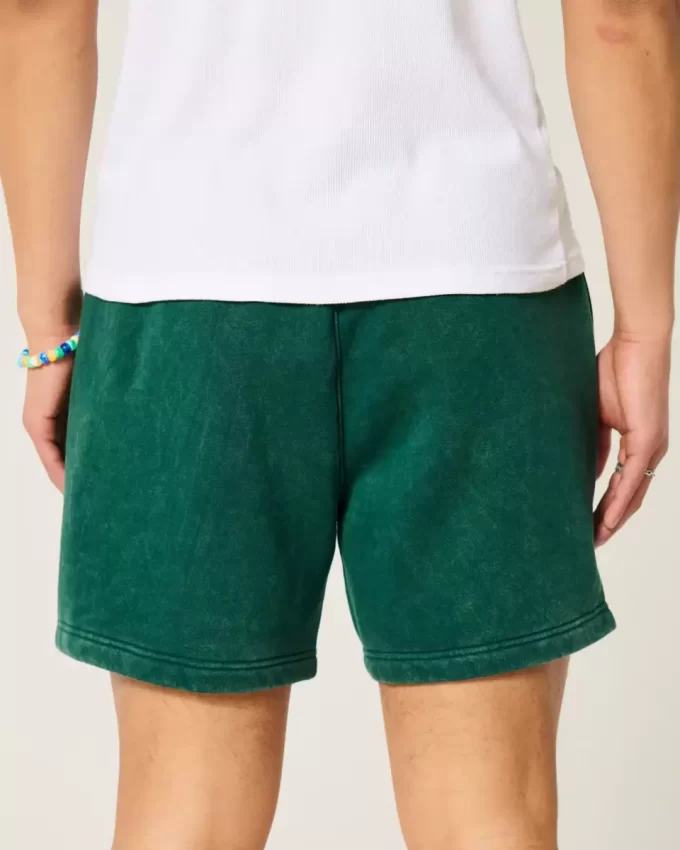 Reiden puoliväliin ulottuvat graafiset löysät fleece-shortsit Reiden puoliväliin ulottuvat graafiset löysät fleece-shortsit