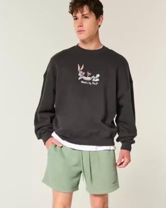 Reiden puoliväliin ulottuvat löysät fleece-shortsit