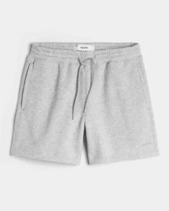Reiden puoliväliin ulottuvat löysät fleece-shortsit