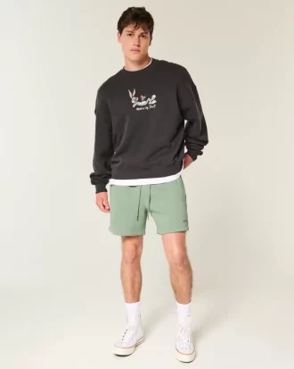 Reiden puoliväliin ulottuvat löysät fleece-shortsit