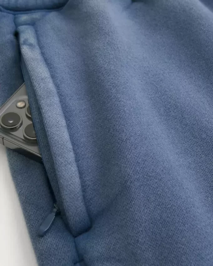 Reiden puoliväliin ulottuvat löysät fleece-shortsit Reiden puoliväliin ulottuvat löysät fleece-shortsit