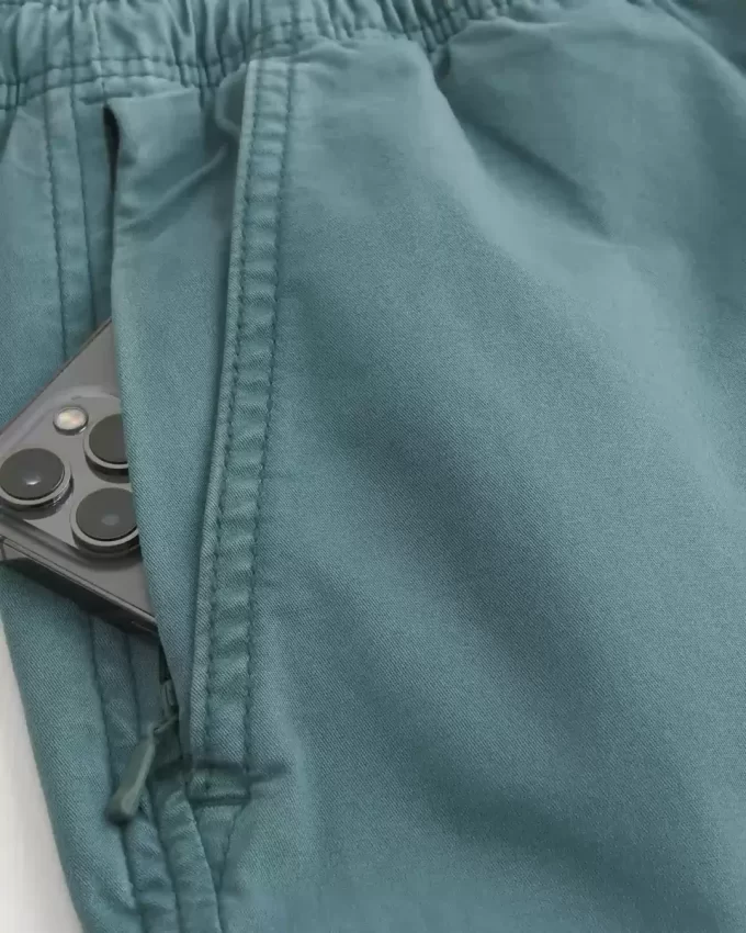 Reiden puoliväliin ulottuvat Twill-shortsit Reiden puoliväliin ulottuvat Twill-shortsit