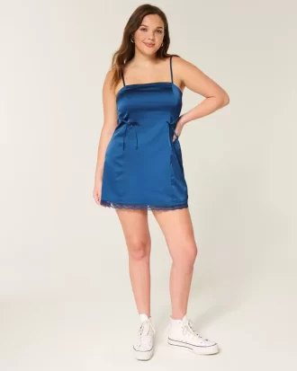 Satiininen olkaimeton bodycon-mekko
