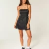 Satiininen olkaimeton bodycon-mekko