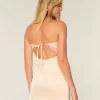 Satiininen olkaimeton bodycon-mekko