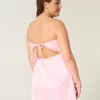Satiininen olkaimeton bodycon-mekko