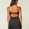 Satiininen olkaimeton bodycon-mekko