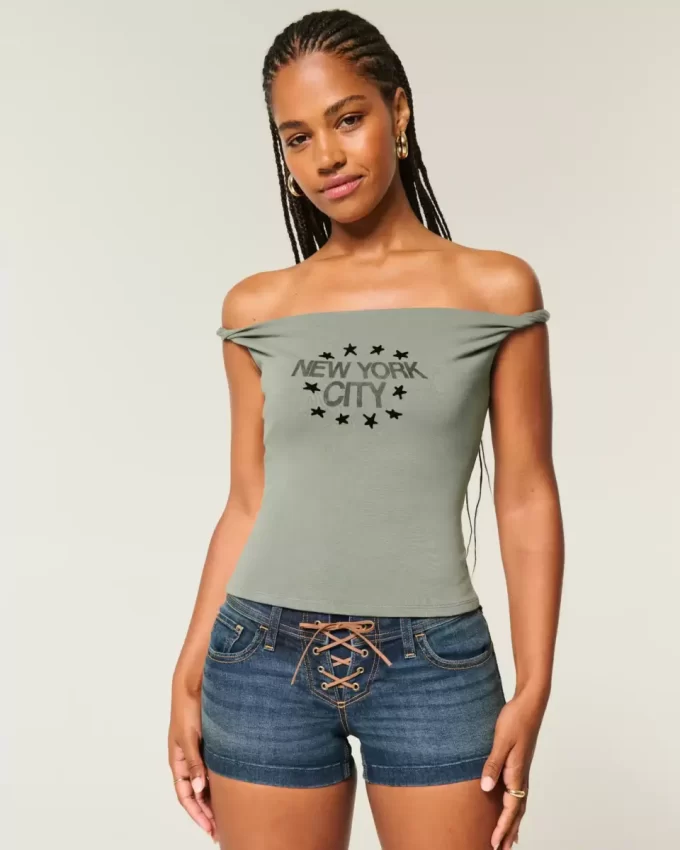 Twisted Off-the-Shoulder New York City Graphic T-paita Twisted Off-the-Shoulder New York City Graphic T-paita