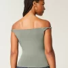 Twisted Off-the-Shoulder New York City Graphic T-paita Twisted Off-the-Shoulder New York City Graphic T-paita