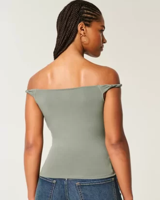 Twisted Off-the-Shoulder New York City Graphic T-paita