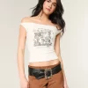 Twisted Off-the-Shoulder Velvet Valley Graphic T-paita Twisted Off-the-Shoulder Velvet Valley Graphic T-paita