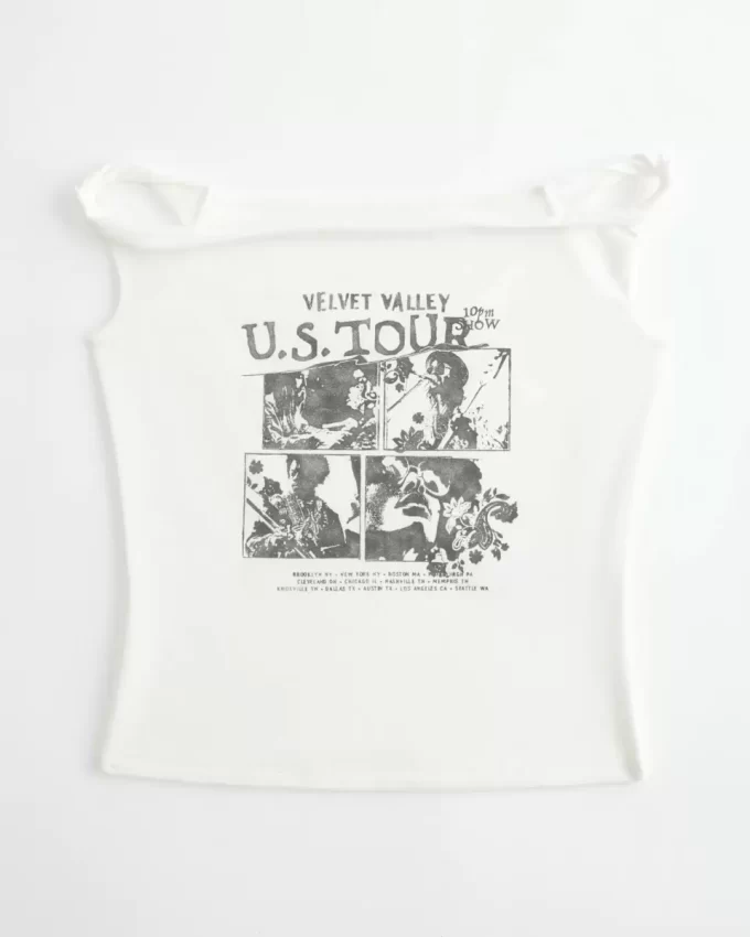 Twisted Off-the-Shoulder Velvet Valley Graphic T-paita Twisted Off-the-Shoulder Velvet Valley Graphic T-paita