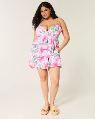 V-kaula-aukkoinen röyhelöinen Babydoll-minimekko