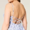 V-kaula-aukkoinen röyhelöinen Babydoll-minimekko V-kaula-aukkoinen röyhelöinen Babydoll-minimekko