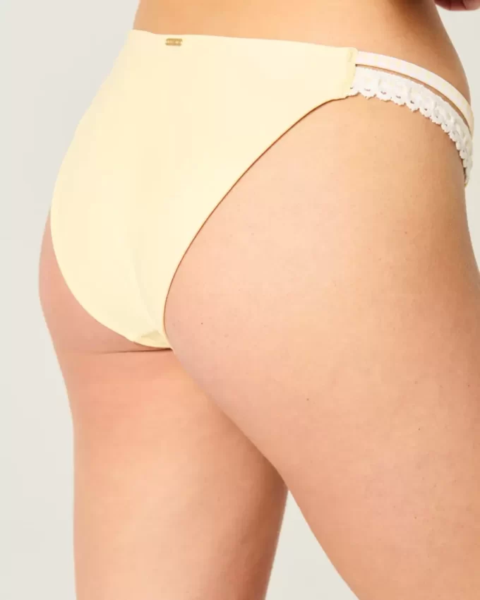 Virkatutyylinen verhoilu, kaksinkertainen hihna, röyhkeä bikinipohja Virkatutyylinen verhoilu, kaksinkertainen hihna, röyhkeä bikinipohja