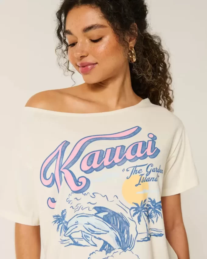 Ylisuuri Off-the-Shoulder Kauai Graphic T-paita Ylisuuri Off-the-Shoulder Kauai Graphic T-paita