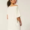 Ylisuuri Off-the-Shoulder Kauai Graphic T-paita Ylisuuri Off-the-Shoulder Kauai Graphic T-paita