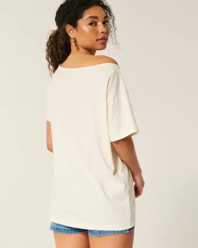 Ylisuuri Off-the-Shoulder Kauai Graphic T-paita Ylisuuri Off-the-Shoulder Kauai Graphic T-paita