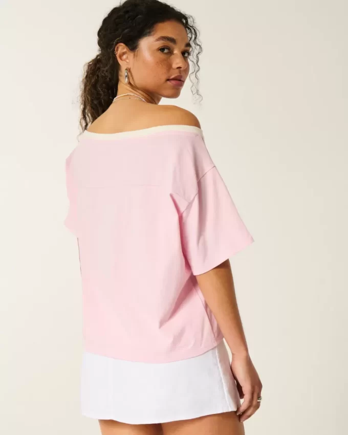 Ylisuuri off-the-shoulder Varsity -kukkagrafiikkapaita Ylisuuri off-the-shoulder Varsity -kukkagrafiikkapaita